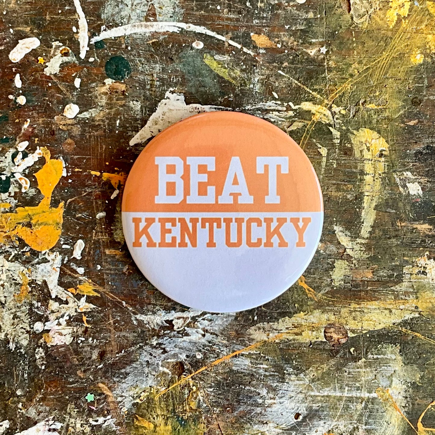 Beat Kentucky pin back button