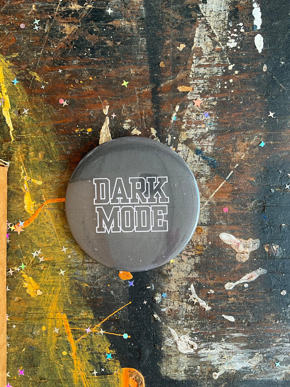"DARK MODE" button